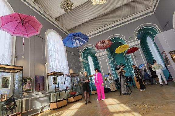 В Тамбове открыли выставку "Под зонтом"