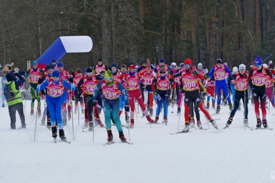 Более 300 спортсменов стали участниками лыжного марафона "Трасса мужества" в Котовске