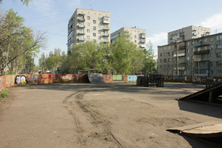 Вместо хоккейной коробки во дворе дома по улице Володарского планируется строительство 12-этажного дома