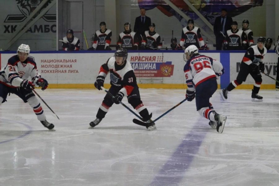 Молодёжная команда ХК "Тамбов" одержала вторую победу в серии плей-офф