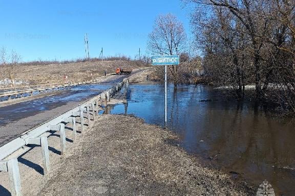В Мордовском округе затопило низководный мост