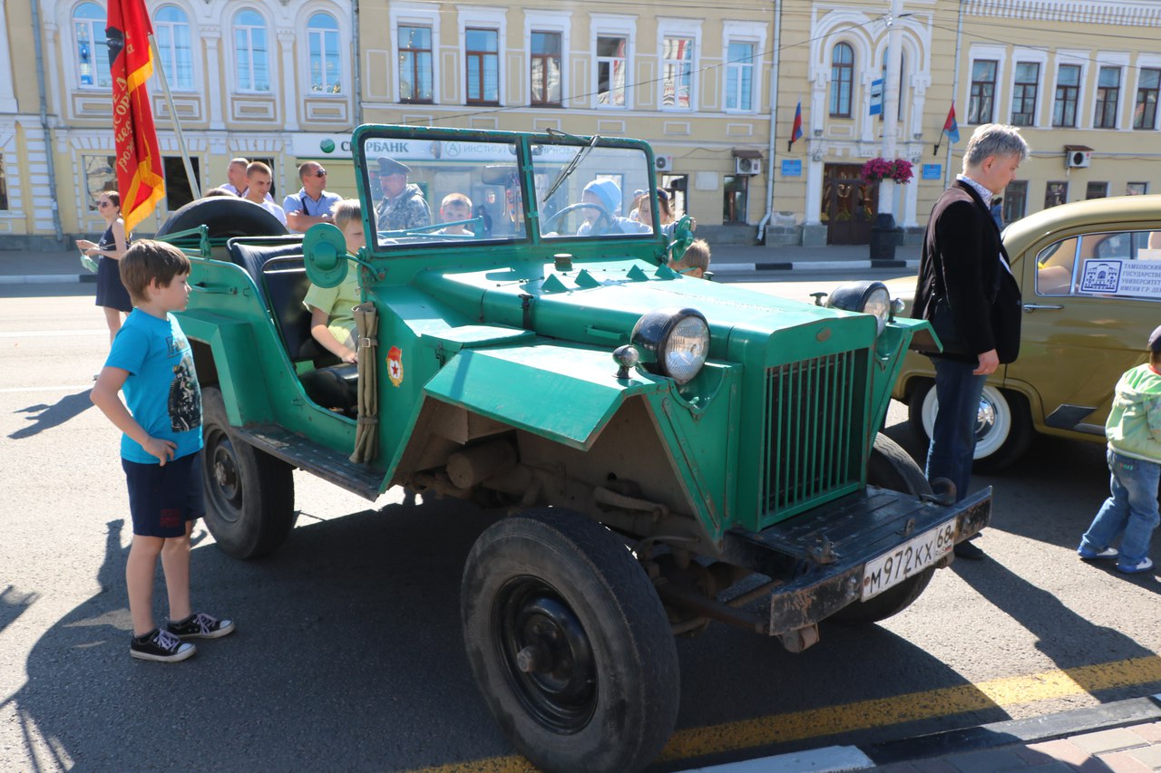 Авто тамбов. Выставка ретро автомобилей в Тамбове. Тамбов ретро. Ретро машины в Тамбове. Советские машины в Тамбове.