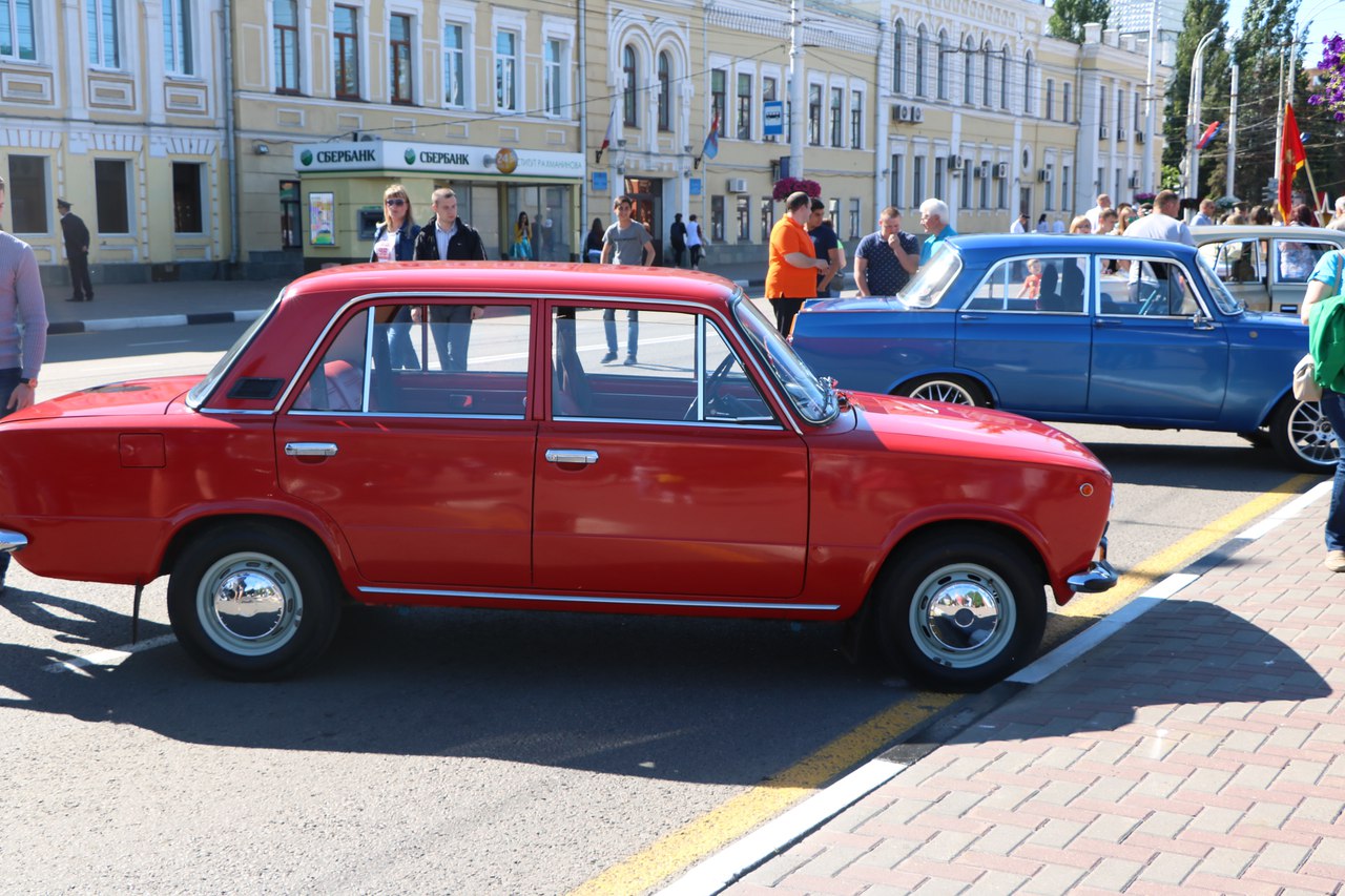 Авто тамбовская. Выставка ретро автомобилей в Тамбове. Необычные автомобили Тамбова. Ретро автомобили в Тамбове. Советские машины в Тамбове.