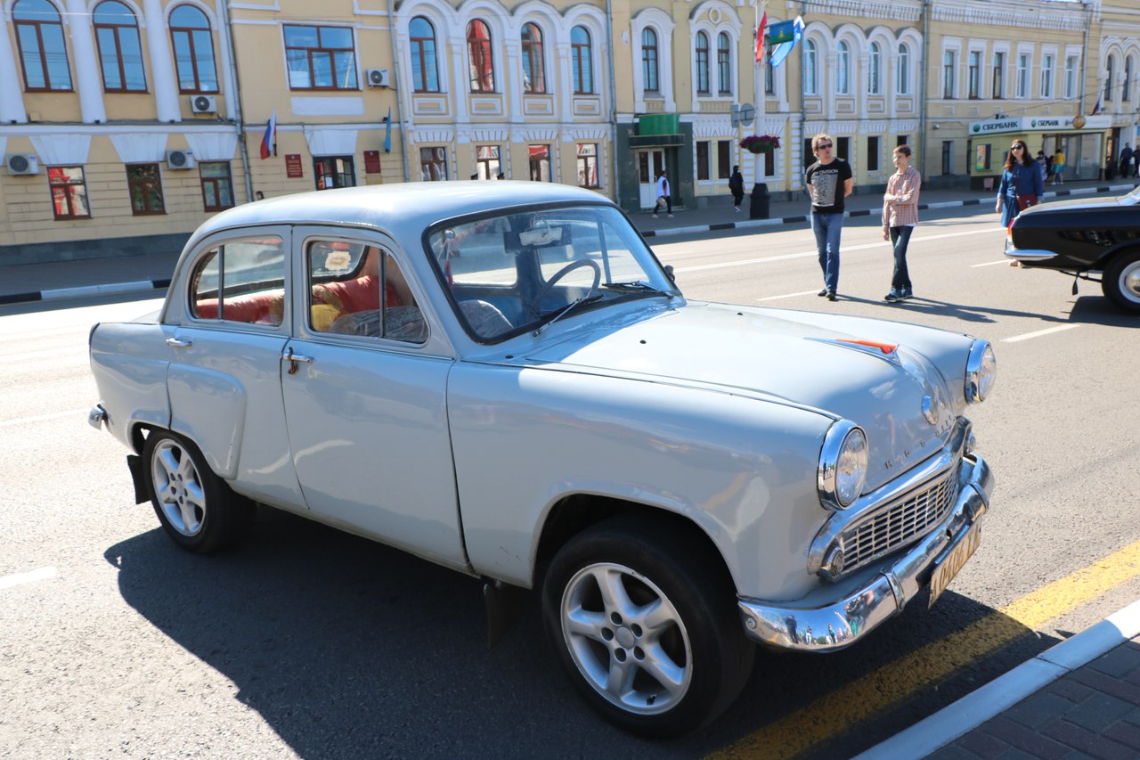 Авто тамбов. Выставка ретро автомобилей в Тамбове. Машины в Тамбове. Ретро машины в Тамбове. Советские машины в Тамбове.