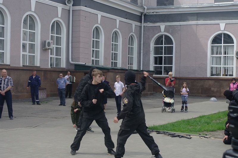 Мичуринск неделя. Мичуринск 2007. Флеш моб на ж д вокзале в Запорожье. Тюмень Мичуринск. Флеш мобы на ж д вокзалах.