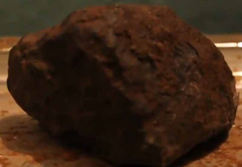 На Святовском озере активисты нашли необычный камень и значок 