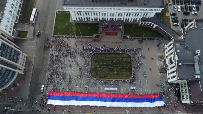 В центре Тамбова развернули российский флаг длиной 84 метра