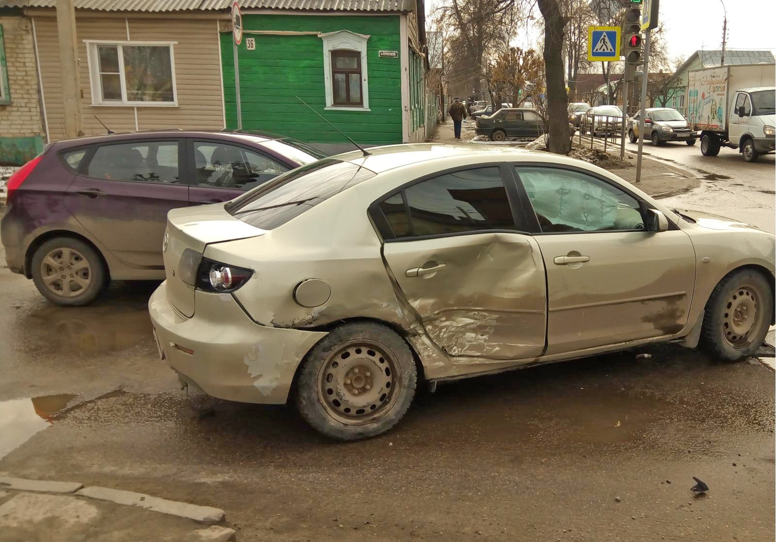 Дтп 03. ДТП Мазда 3 на Тамбовской. Авария в Тамбове вчера Мазда 3.