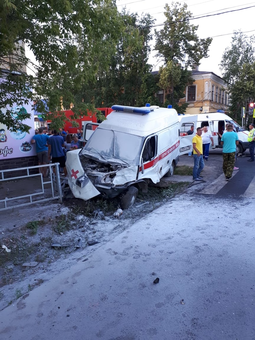 В Моршанске скорая помощь врезалась в иномарку и загорелась: есть жертвы |  17.06.2019 | Тамбов - БезФормата