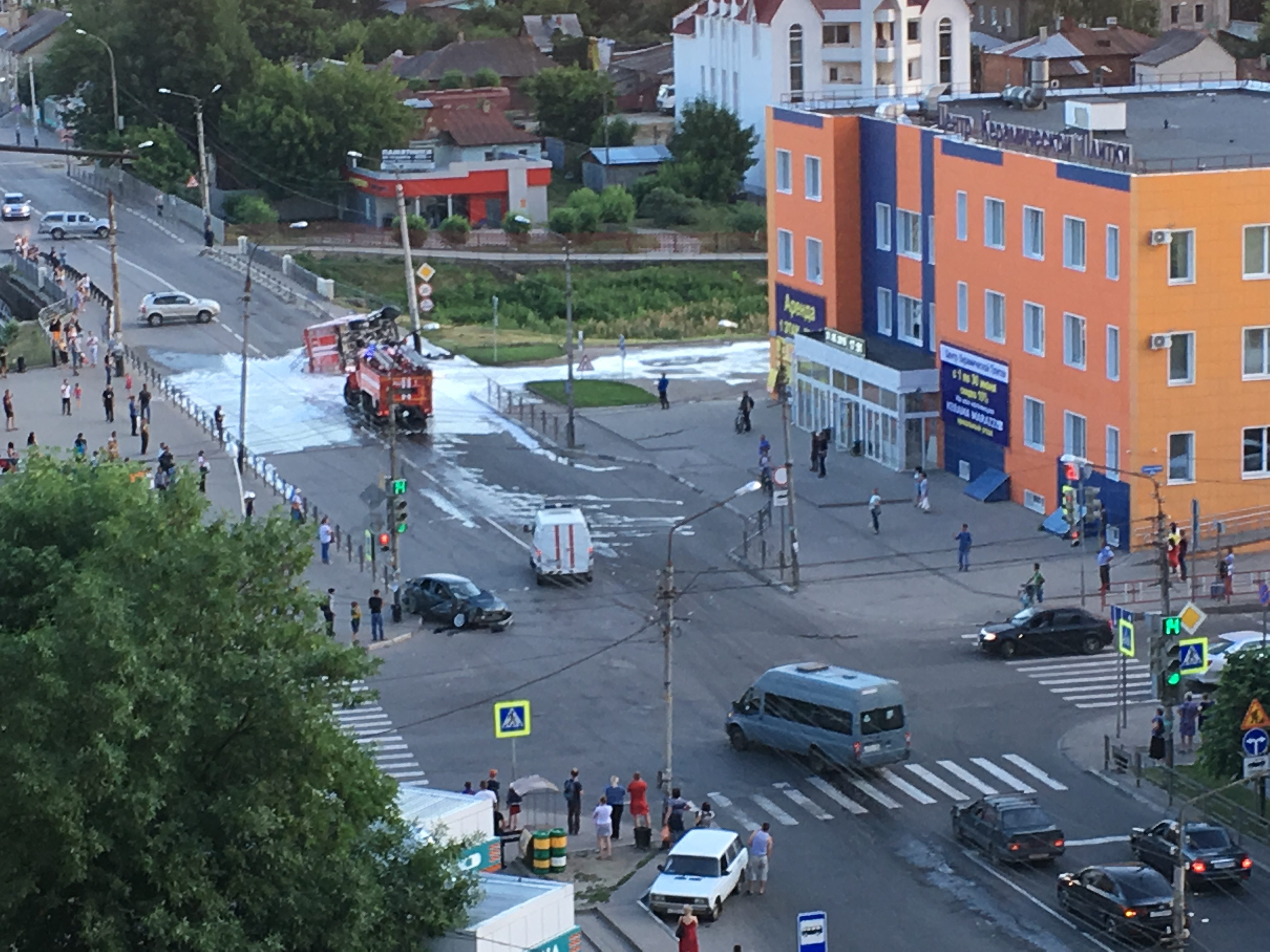 В центре Тамбова перевернулась пожарная машина | 31.05.2019 | Тамбов -  БезФормата