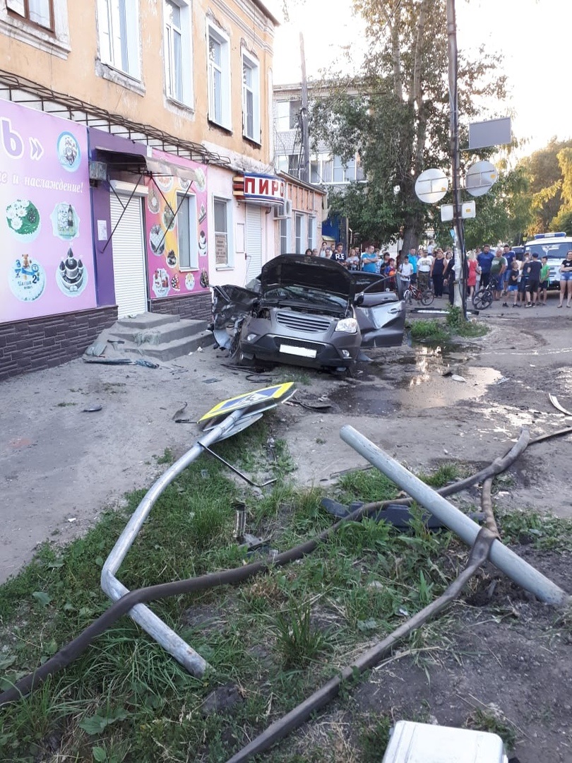 В Моршанске скорая помощь врезалась в иномарку и загорелась: есть жертвы |  17.06.2019 | Тамбов - БезФормата