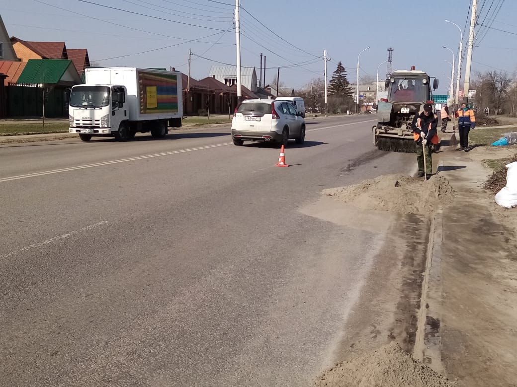 В Тамбове убирают и вывозят мусор с городских улиц | 13.04.2021 | Тамбов -  БезФормата