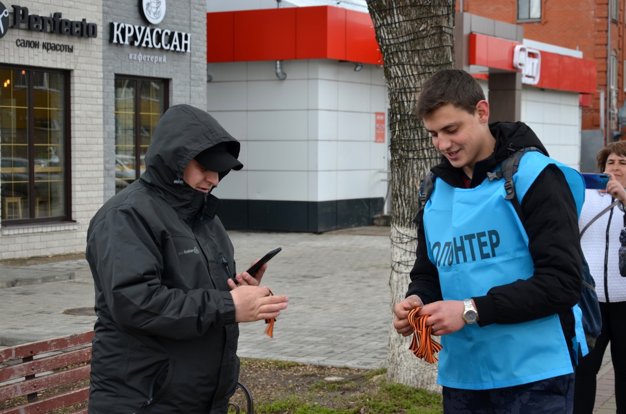 Акция Георгиевская ленточка волонтеры Победы.