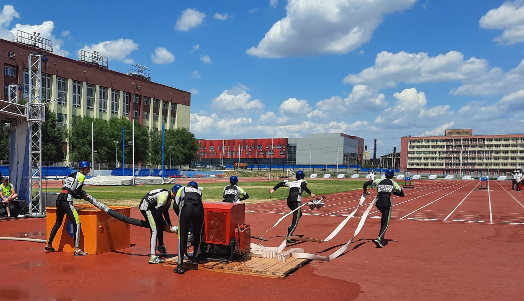 Пожарно-спасательный спорт Волгоград. Пожарно спасательный спорт эстафета. Манеж пожарно-спасательного спорта. Соревнования МЧС Волгоград.