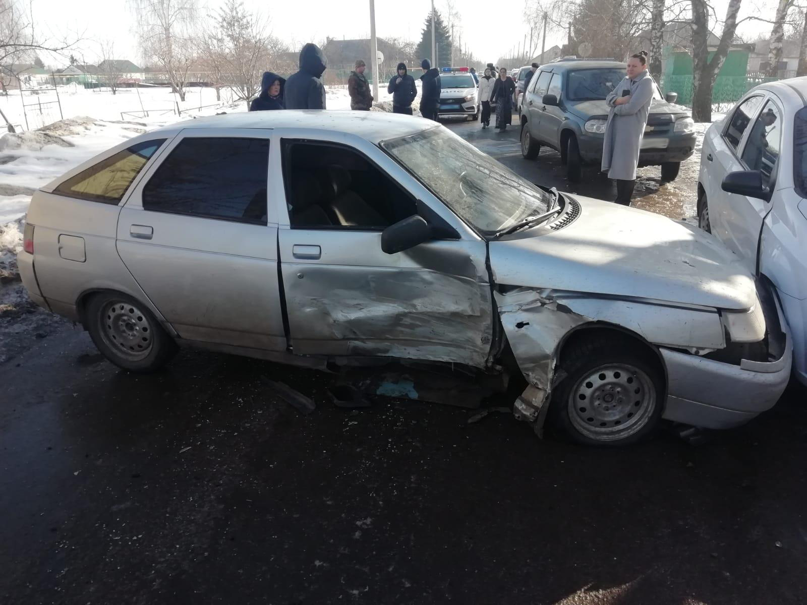 В Петровском районе столкнулись сразу три автомобиля | 25.03.2022 | Тамбов  - БезФормата