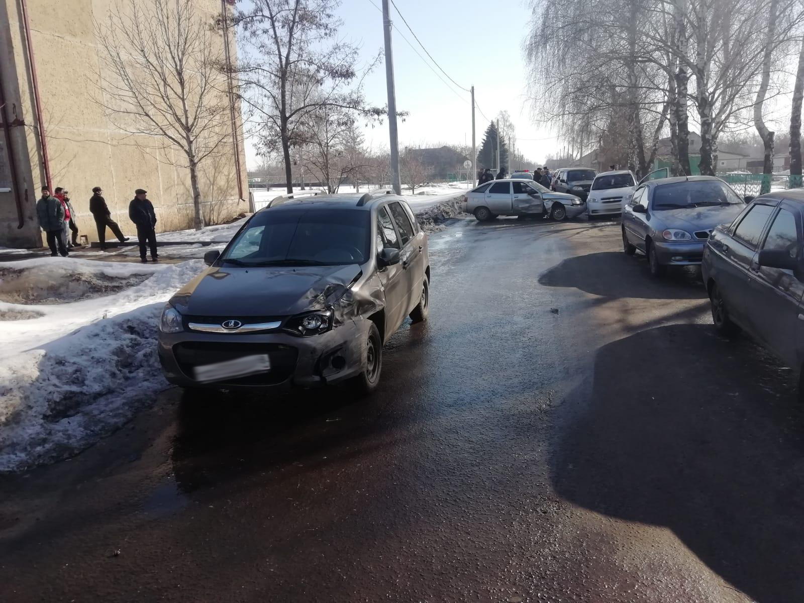 В Петровском районе столкнулись сразу три автомобиля | 25.03.2022 | Тамбов  - БезФормата