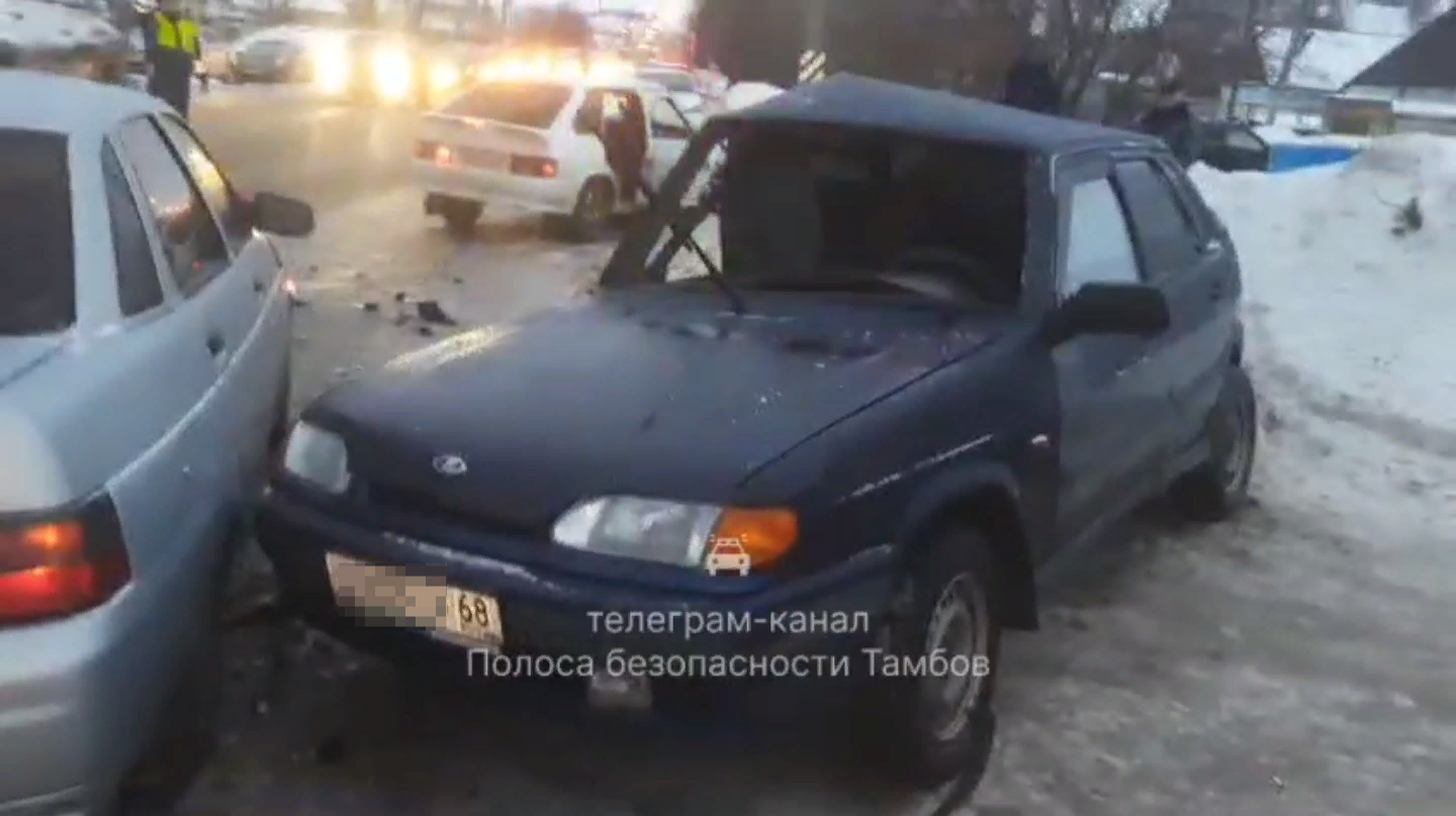 В Покрово-Пригородном столкнулись сразу три автомобиля