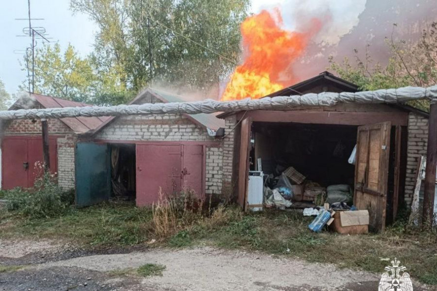 В Моршанске загорелись гаражи