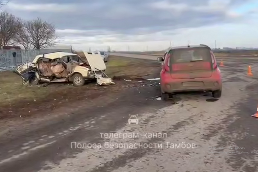 В результате ДТП под Тамбовом погибла женщина, двух детей доставили в больницу