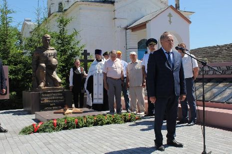В селе Кривополянье открыли новый мемориальный комплекс