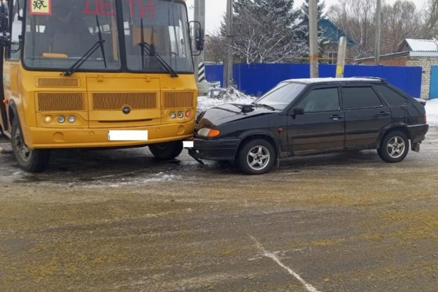 В Тамбовской области в ДТП со школьным автобусом пострадал шестилетний мальчик