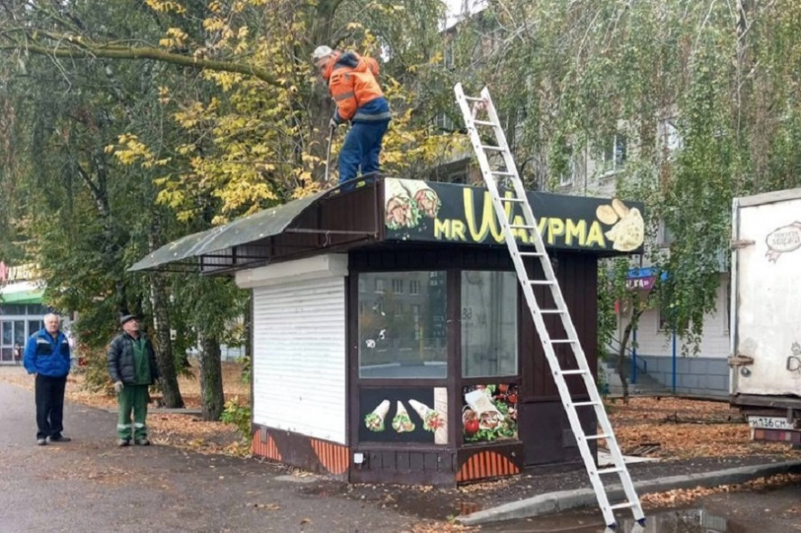 В Тамбове демонтировали очередной незаконно установленный киоск