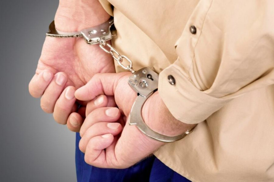 Тамбовские полицейские задержали 19-летнего курьера мошенников