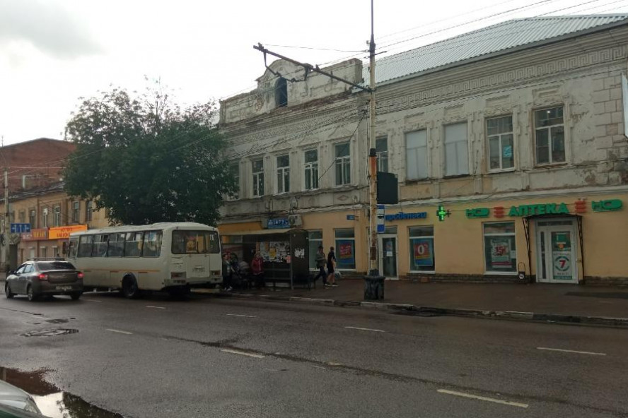 Тамбовчанин разместил экстремистские листовки на остановке общественного транспорта