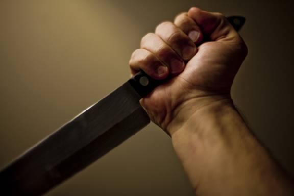 В Первомайском районе муж угрожал жене ножом