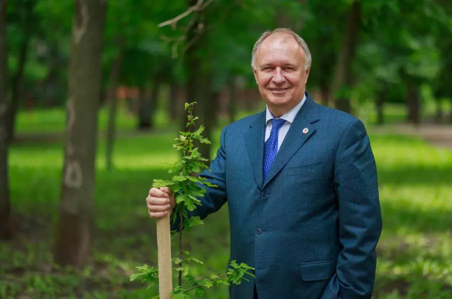 Глава Котовска Алексей Плахотников поздравил горожан с Днем народного единства