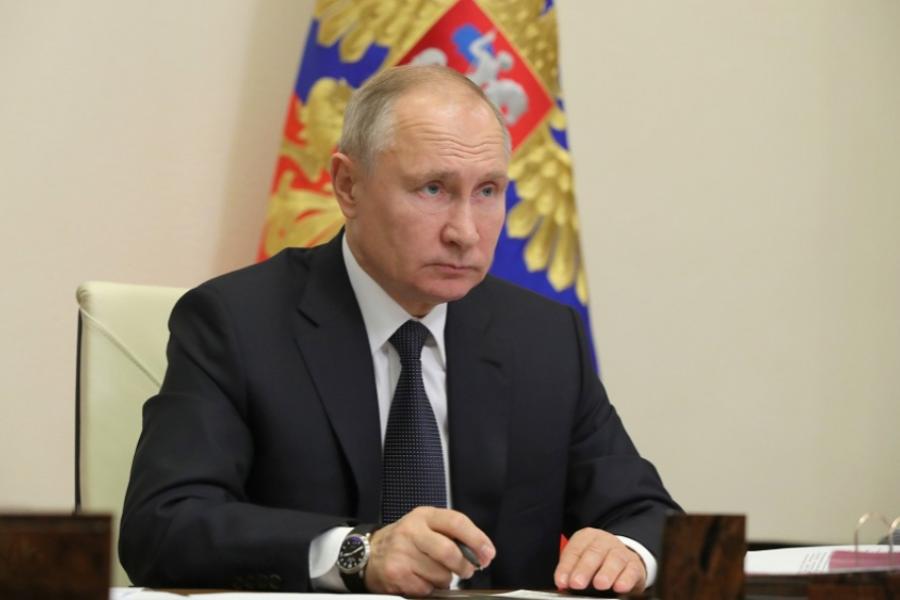 Путин подписал закон о штрафах за оскорбления россиян чиновниками