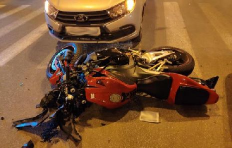 Попавший в ДТП на перекрестке улиц Советской и Московской мотоциклист умер