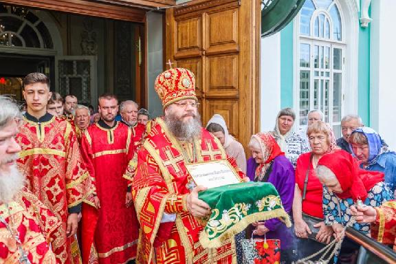 В Тамбове проводили ковчег с частицей мощей святой Матроны Московской