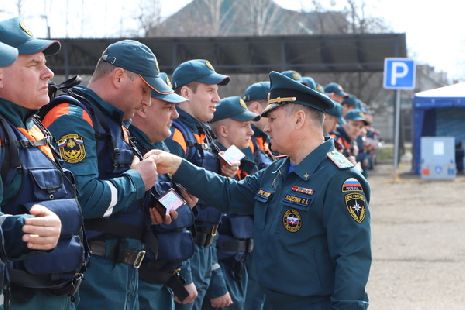 Сотрудников МЧС вооружат в случае угрозы их жизни