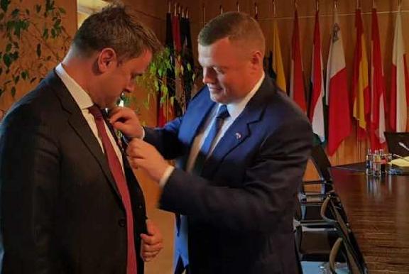 Александр Никитин вручил награду премьер-министру Люксембурга Ксавье Беттелю