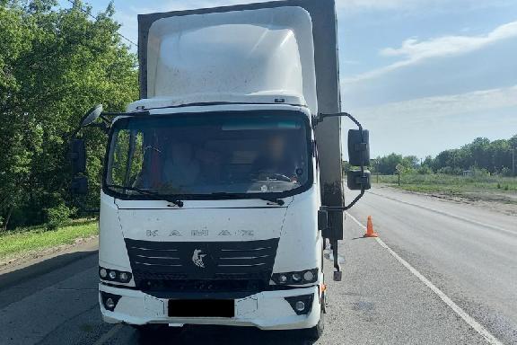 В Тамбовской области водитель КамАЗа протаранил иномарку