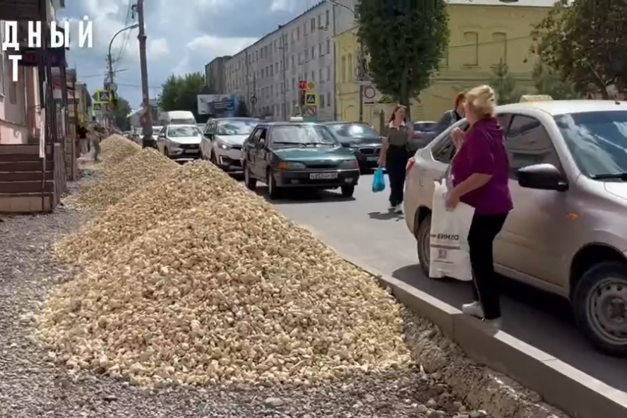 Жители Мичуринска продолжают возмущаться раскопками на тротуарах