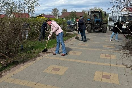 Сотни рассказовцев приняли участие в городском субботнике