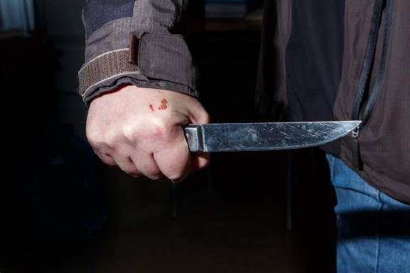 Пьяный житель Мичуринского района с ножом напал на свою супругу