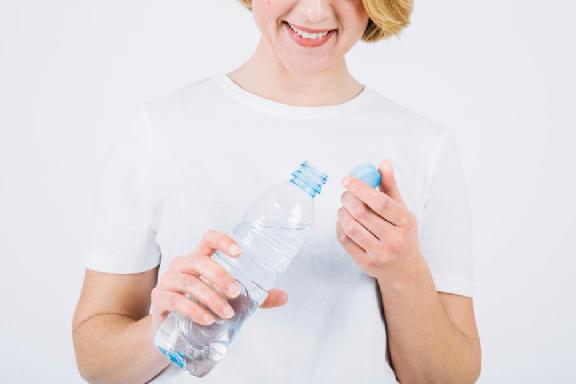 Учёные сделали открытие об опасности воды из пластиковых бутылок