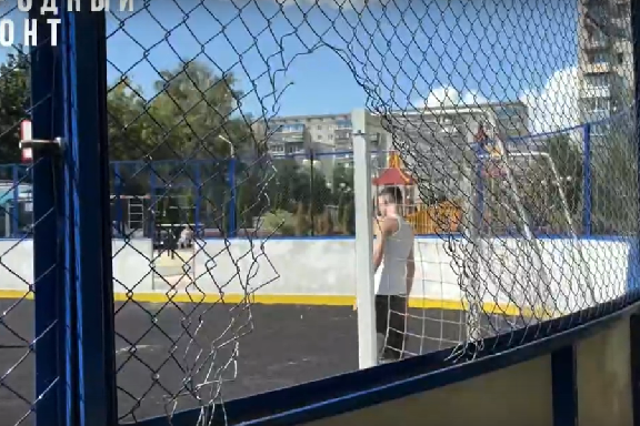 Тамбовчане жалуются на состояние спортивной площадки в сквере на Володарского