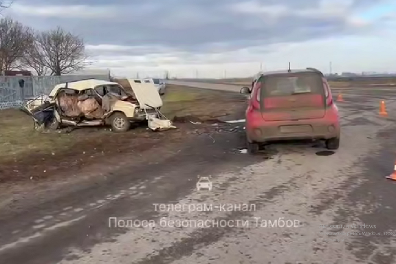 В результате ДТП под Тамбовом погибла женщина, двух детей доставили в больницу