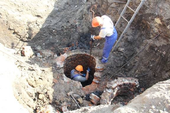 Тамбовские коммунальщики отремонтировали канализационный коллектор на улице Монтажников