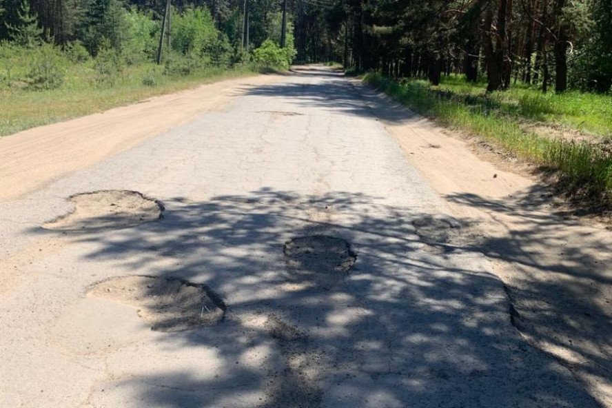 Тамбовчане уже несколько лет добиваются ремонта дороги, ведущей к санаторию "Сосны"