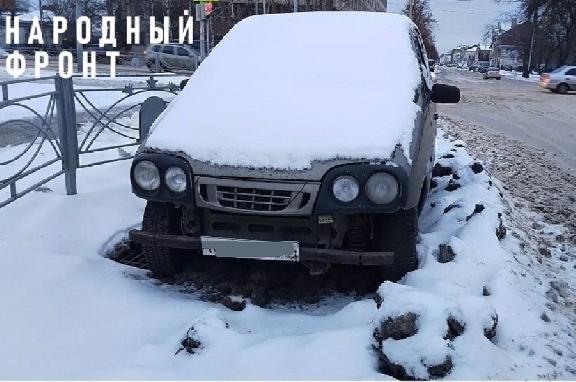 В Тамбове автомобиль из Алтайского края больше года мешает движению транспорта