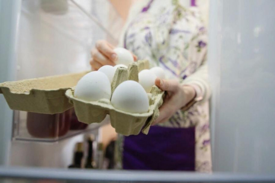 Минсельхоз: стоимость куриных яиц в России продолжит снижаться