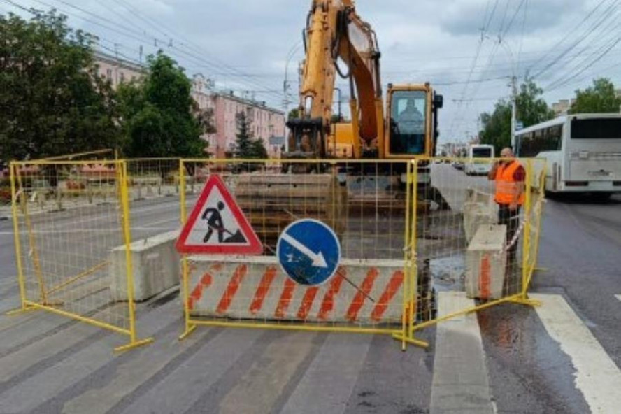 В Тамбове устраняют повреждение водовода на Интернациональной 