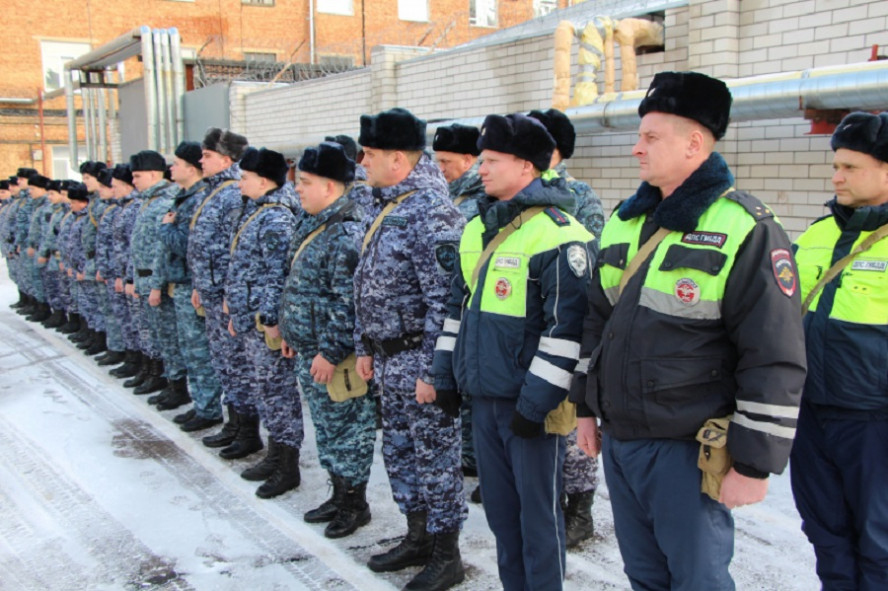 Тамбовские полицейские провели плановую замену сводного отряда полиции в Воронежской области