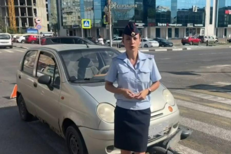 В Тамбове подросток на электросамокате попал под колеса автомобиля