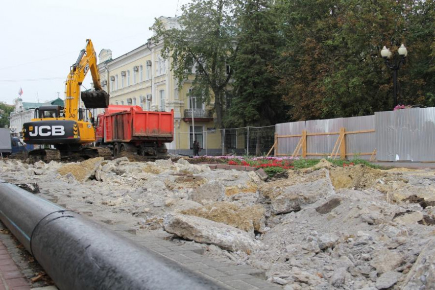 В Тамбове в сквере Петрова устранили повреждение водовода